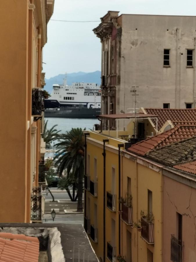 Rosa'S Apartment With Terrace Cagliari Extérieur photo