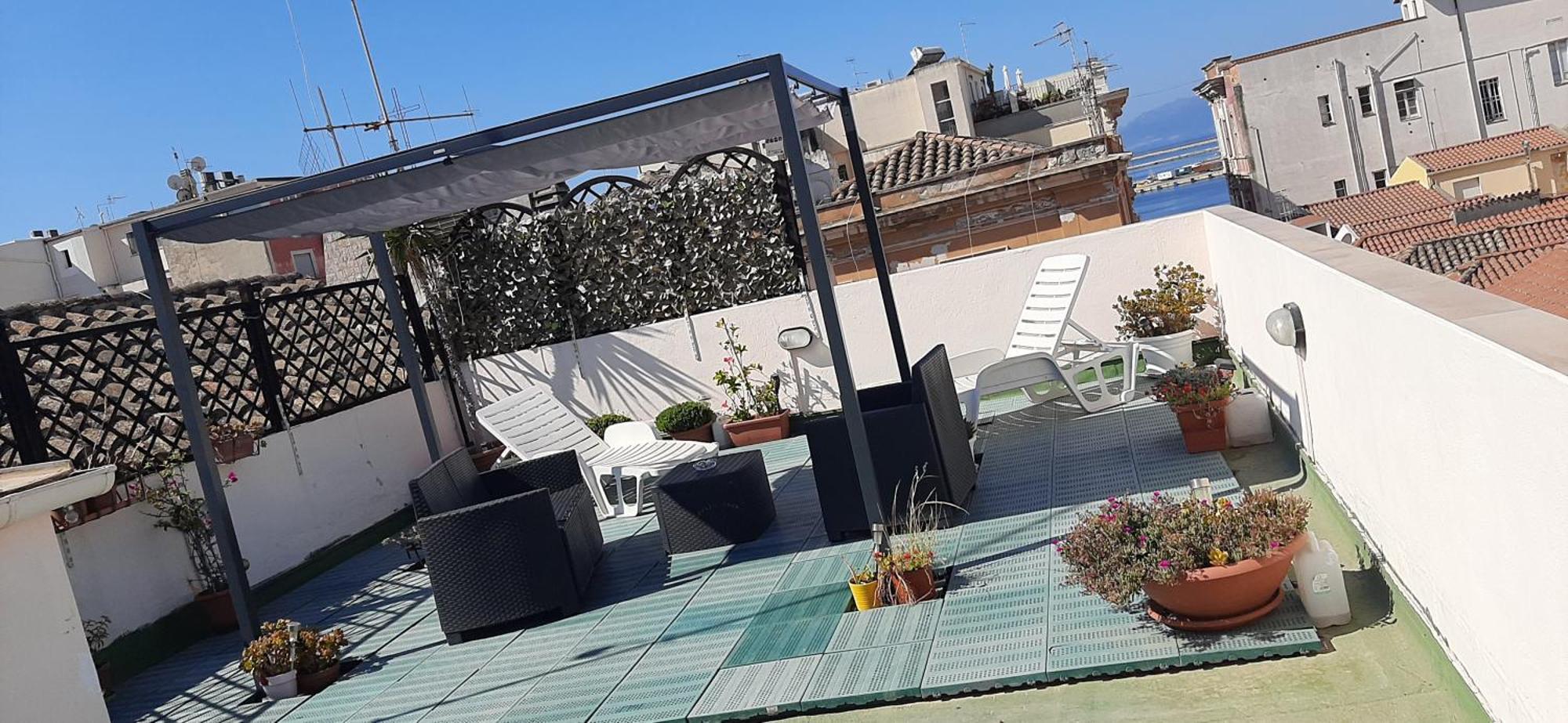 Rosa'S Apartment With Terrace Cagliari Extérieur photo